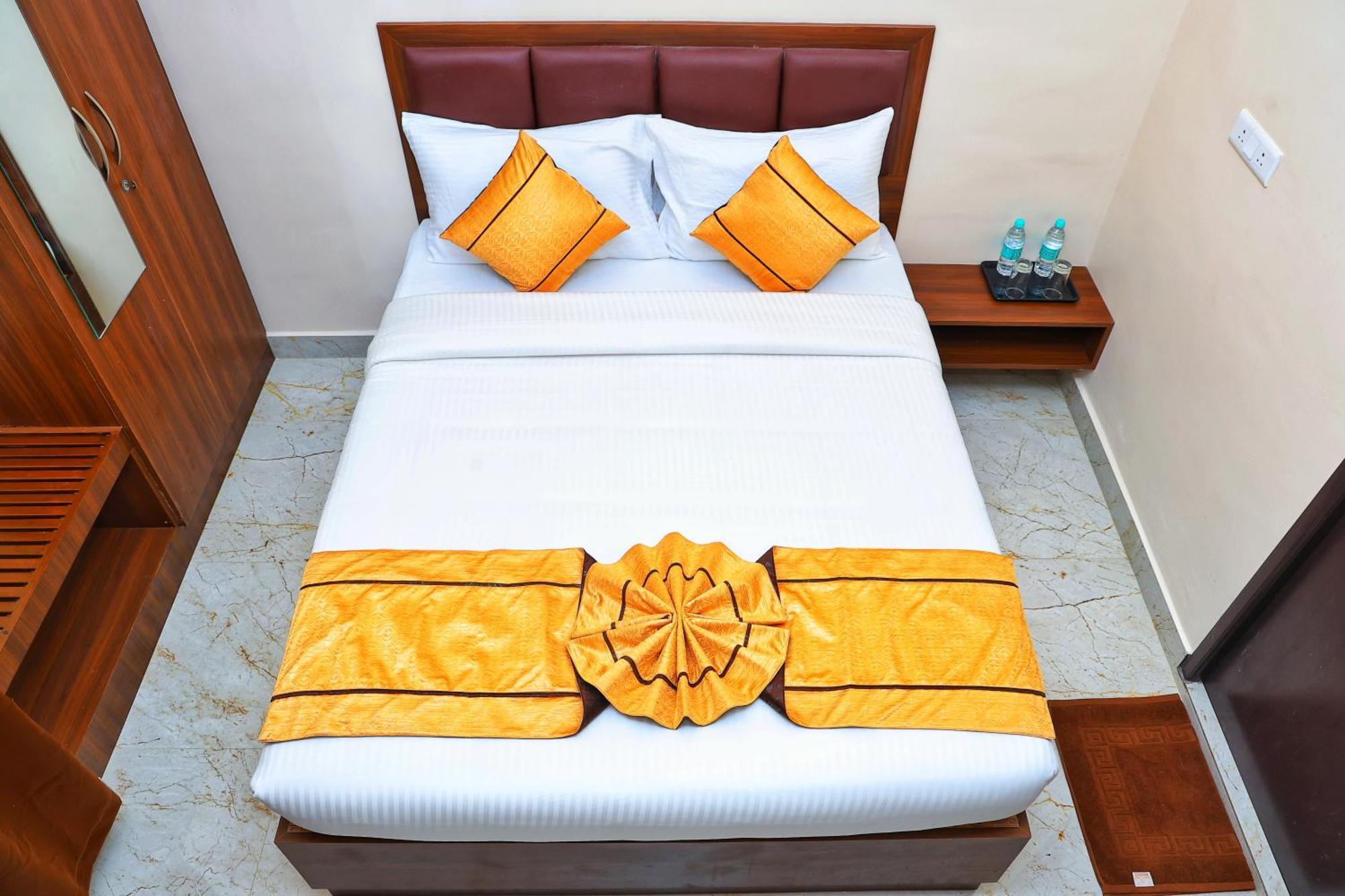 Jn Residency Perungudi Bed & Breakfast Chennai Bagian luar foto